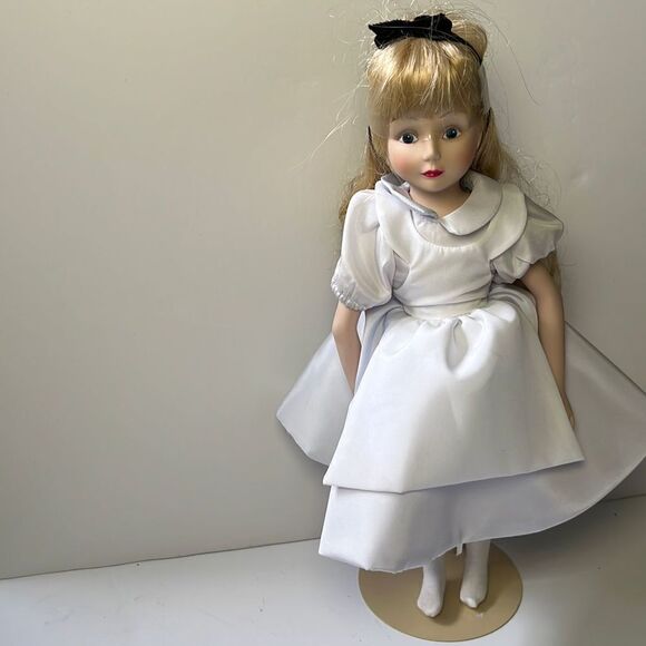 VINTAGE 1988 DISNEY COLLECTION GROLIER ALICE IN WONDERLAND PORCELAIN DOLL Number - Picture 2 of 12